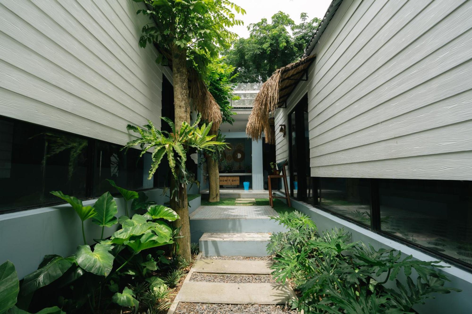 The Jungle Hostel Canggu Extérieur photo