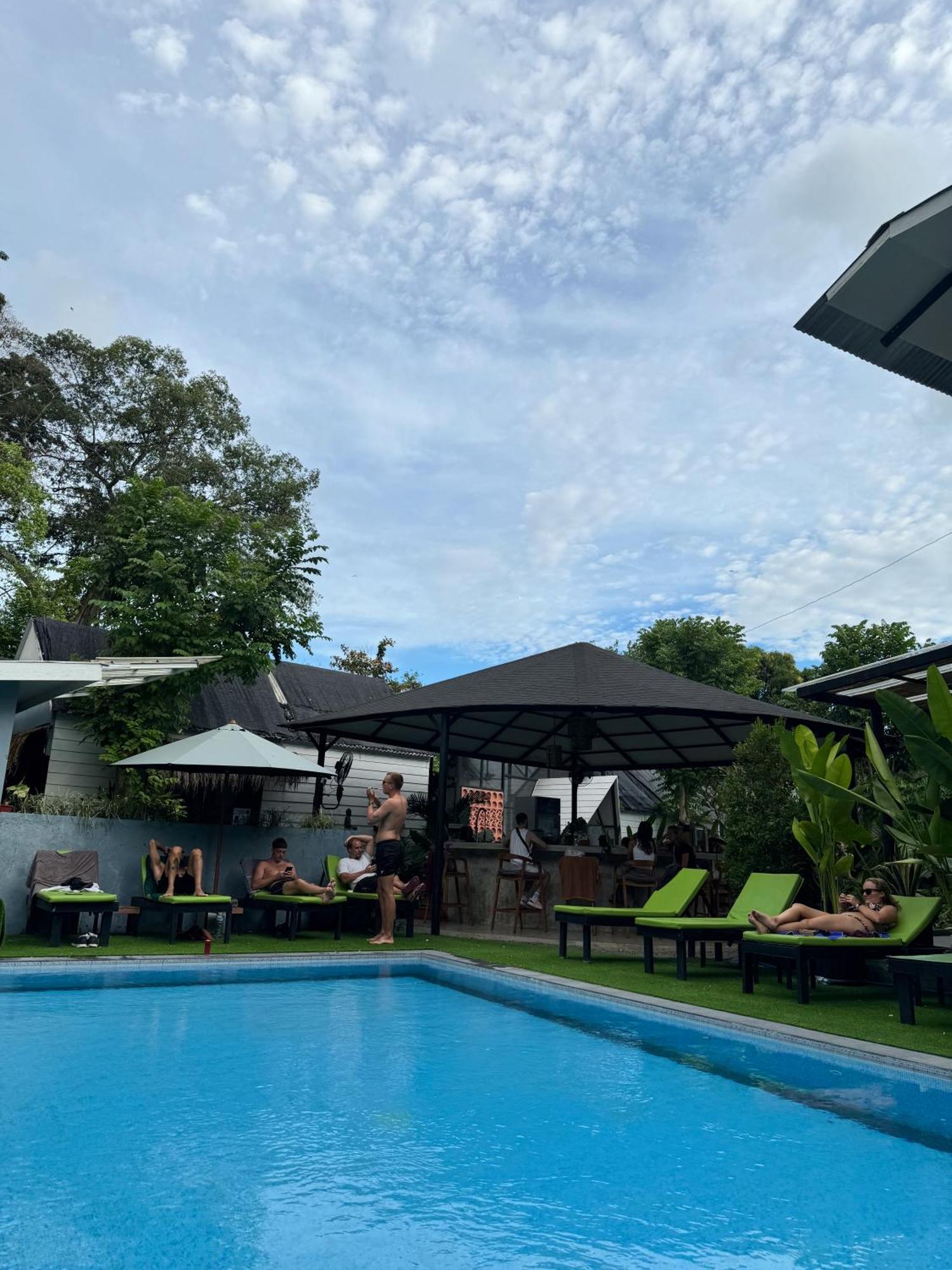 The Jungle Hostel Canggu Extérieur photo