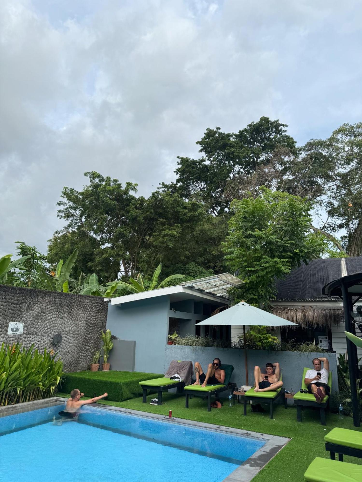 The Jungle Hostel Canggu Extérieur photo