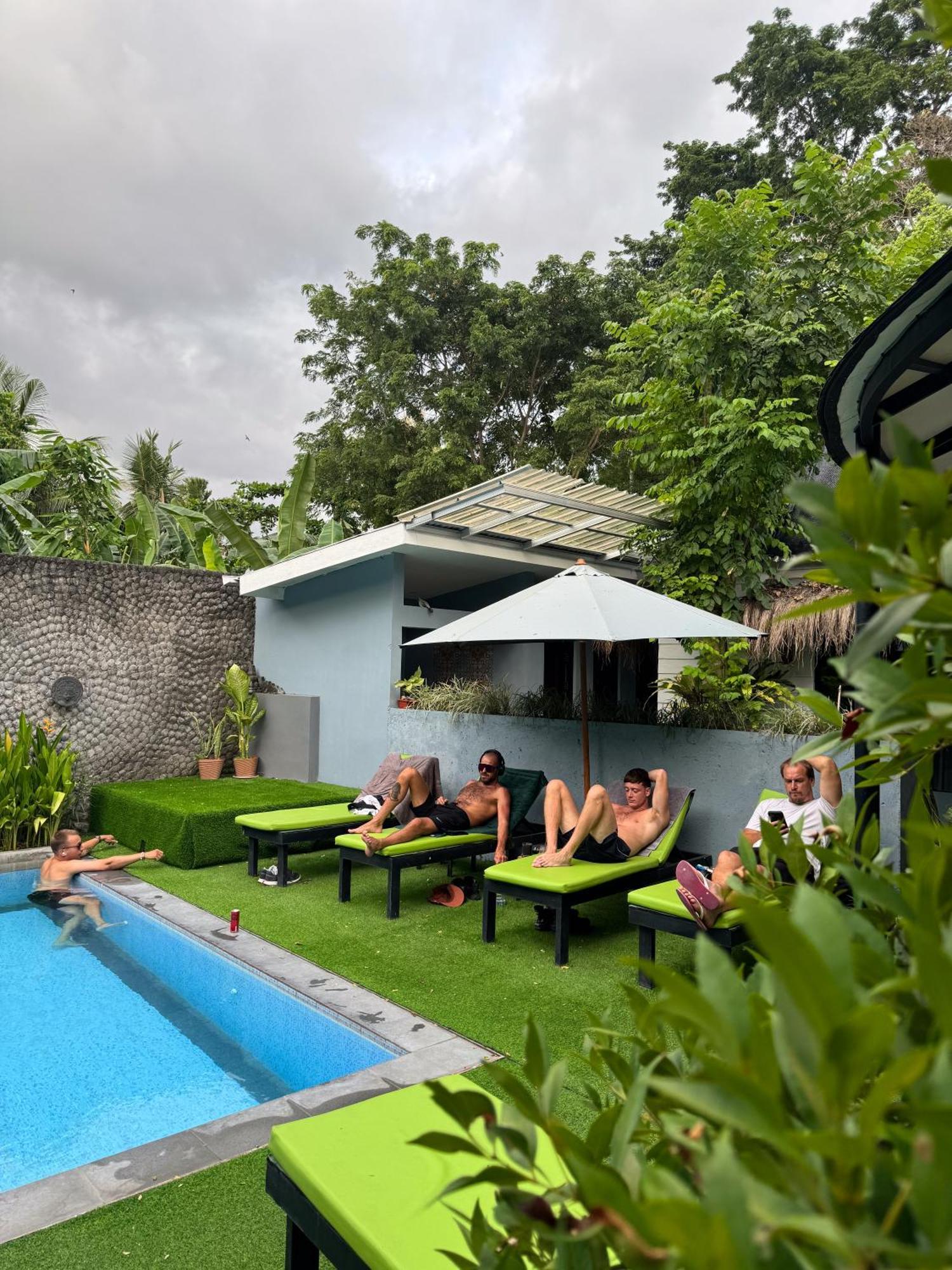 The Jungle Hostel Canggu Extérieur photo