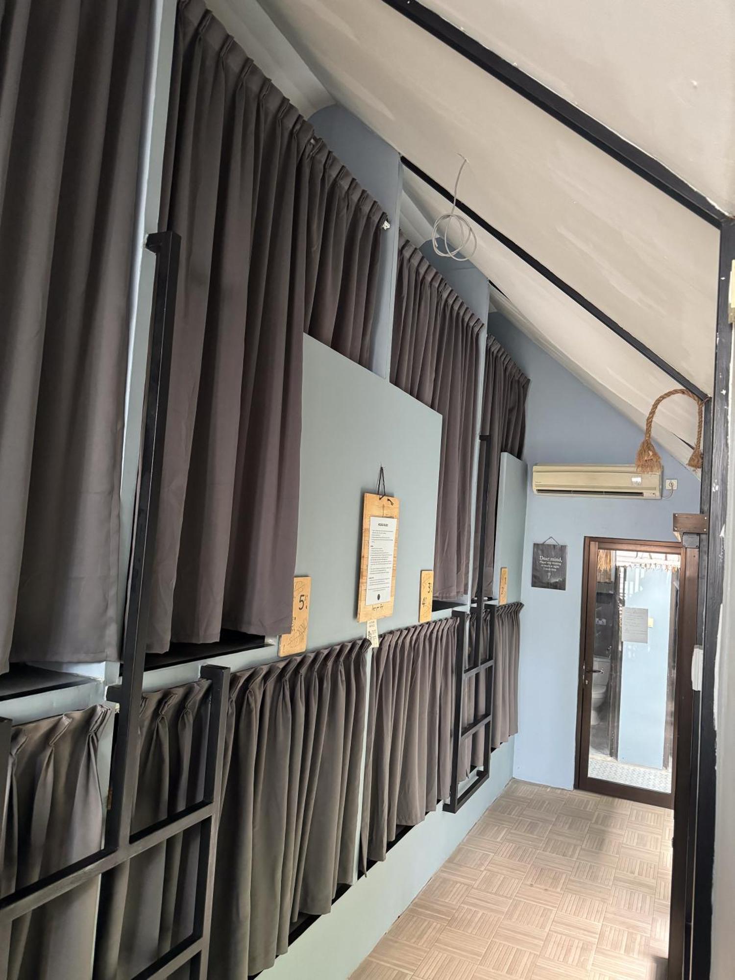 The Jungle Hostel Canggu Extérieur photo